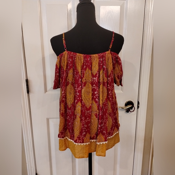 Xhilaration Cold Shoulder Top - Picture 2 of 6